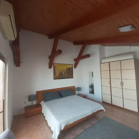 Delfar Penthouse Lägenhet *